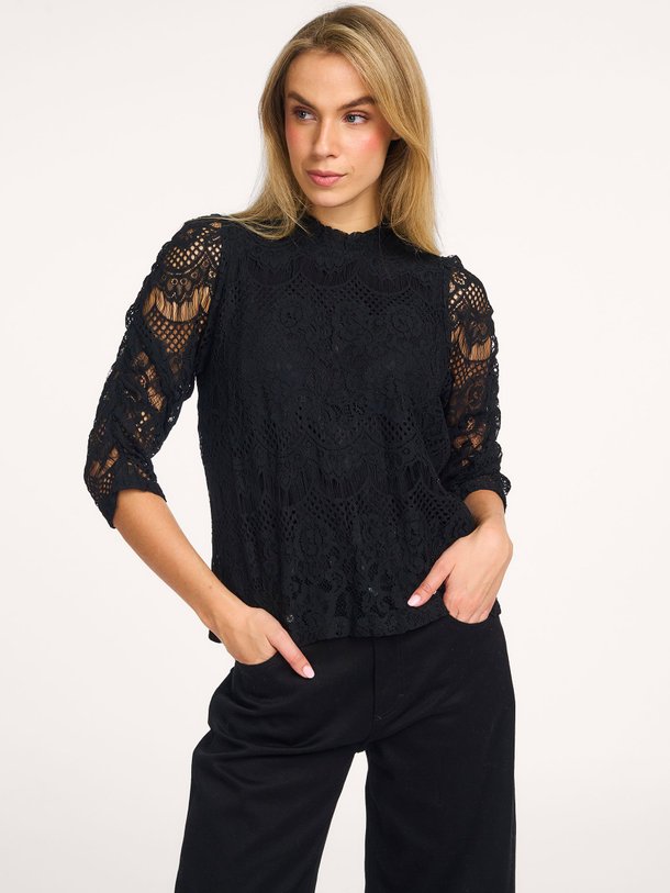 Ontdek de Lilou katoenmix kanten top van Lollys Laundry in de kleur zwart bij Orangebag. Op werkdagen voor 21:45 besteld, morgen in huis.