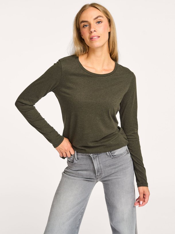 Ontdek de M007 Organic cotton longsleeve van Majestic Filatures in de kleur donkergroen bij Orangebag. Op werkdagen voor 21:45 besteld, morgen in huis.
