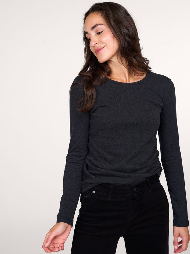 Ontdek de M007 Organic cotton longsleeve van Majestic Filatures in de kleur zwart bij Orangebag. Op werkdagen voor 21:45 besteld, morgen in huis.