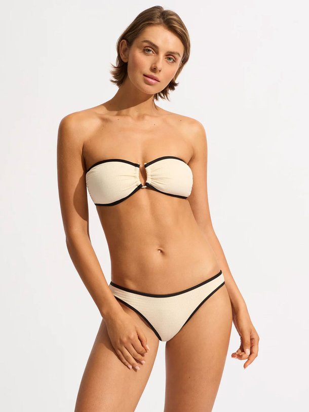 Ontdek de Beach Bound Ring Front Bandeau van Seafolly in de kleur ecru bij Orangebag. Op werkdagen voor 21:45 besteld, morgen in huis.