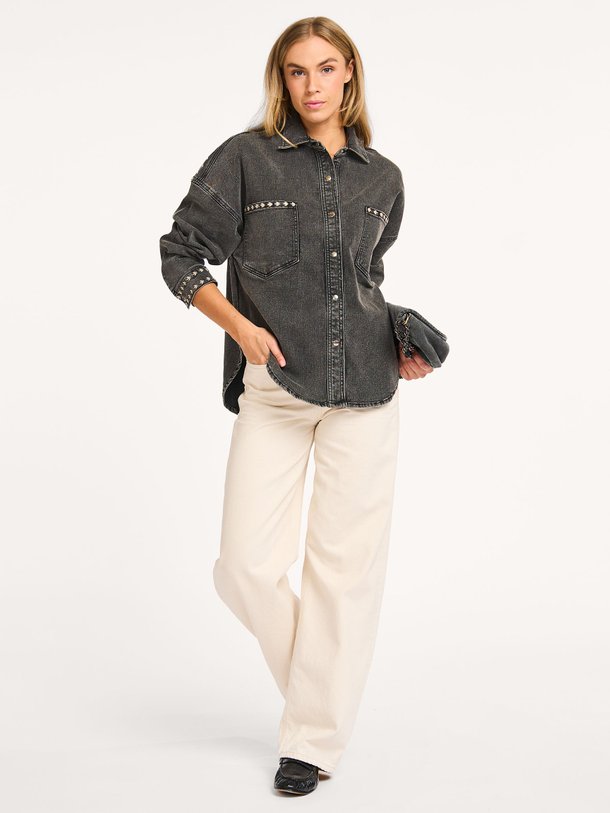 Ontdek de Veidall denim blouse van Lollys Laundry in de kleur antraciet bij Orangebag. Op werkdagen voor 21:45 besteld, morgen in huis.