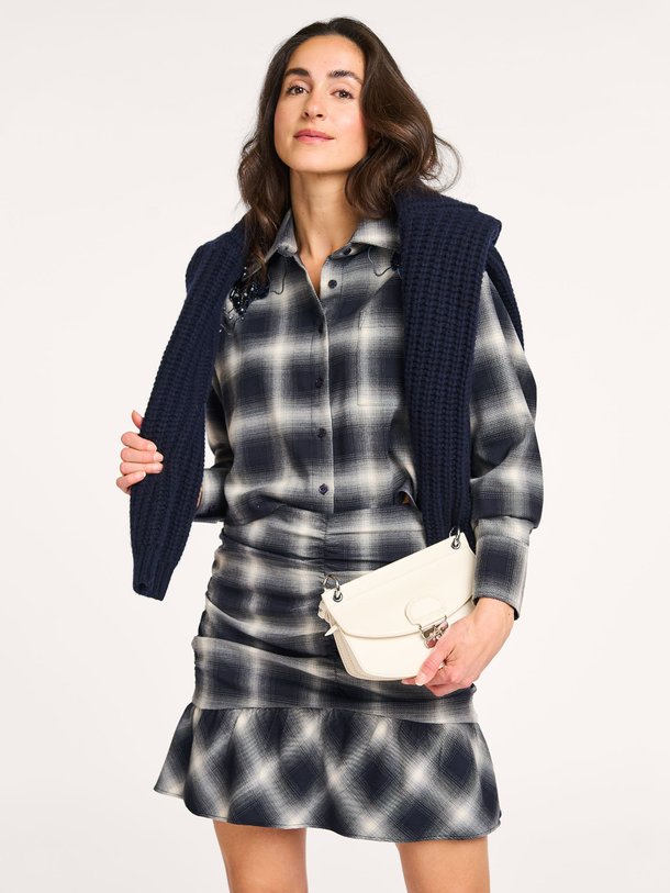 Ontdek de Eason viscosemix geruite blouse van Dante 6 in de kleur donkerblauw bij Orangebag. Op werkdagen voor 21:45 besteld, morgen in huis.