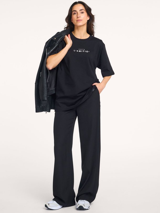 Ontdek de Jazzy geweven broek van Haute L'Amitié in de kleur zwart bij Orangebag. Op werkdagen voor 21:45 besteld, morgen in huis.