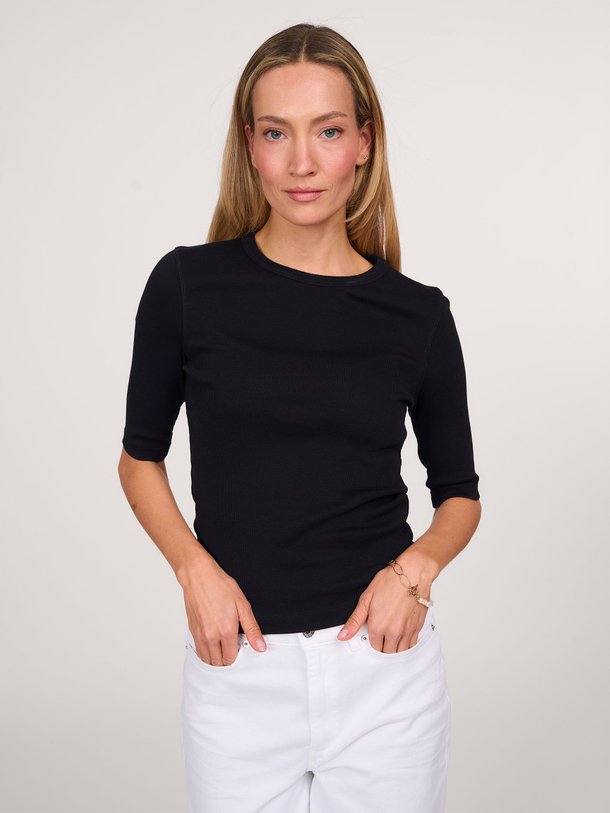 Ontdek de Selay katoenen T-shirt van Drykorn in de kleur zwart bij Orangebag. Op werkdagen voor 21:45 besteld, morgen in huis.