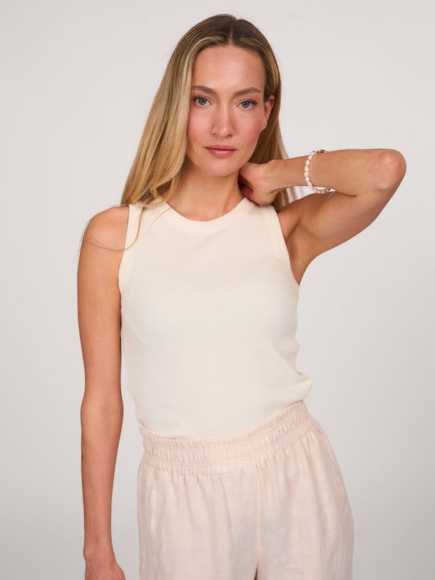 Ontdek de Olina katoenen rib tanktop van Drykorn in de kleur ecru bij Orangebag. Op werkdagen voor 21:45 besteld, morgen in huis.