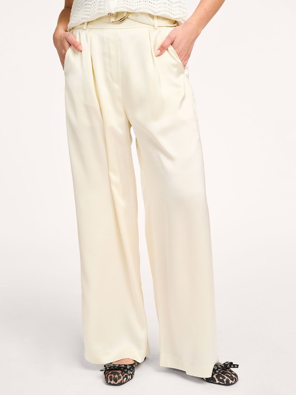 Ontdek de Jicky geweven pantalon van Suncoo in de kleur off-white bij Orangebag. Op werkdagen voor 21:45 besteld, morgen in huis.