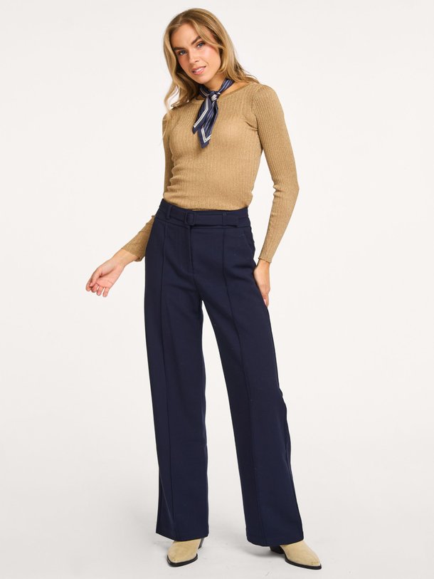 Ontdek de Jicky viscosemix pantalon van Suncoo in de kleur donkerblauw bij Orangebag. Op werkdagen voor 21:45 besteld, morgen in huis.