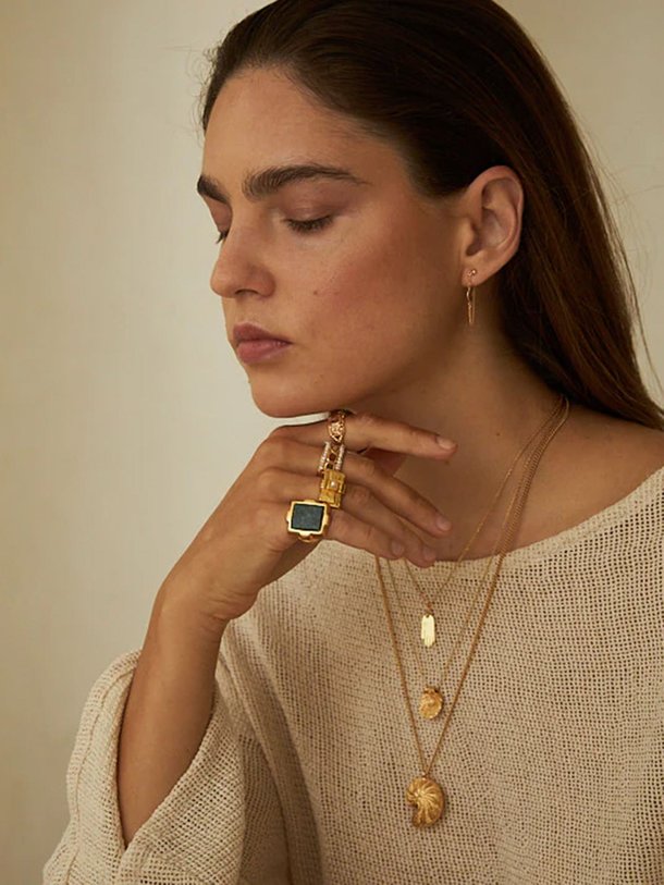 Ontdek de Augustine vergulde ring van Mimi et Toi in de kleur goudkleur bij Orangebag. Op werkdagen voor 21:45 besteld, morgen in huis.