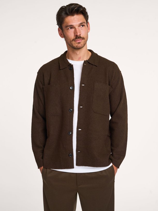 Ontdek de Jonas wollen overshirt van NN.07 in de kleur donkerbruin bij Orangebag. Op werkdagen voor 21:45 besteld, morgen in huis.