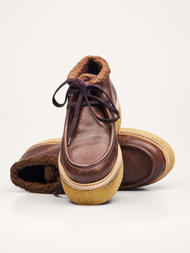 Ontdek de Chukka lederen veterschoen van Posa in de kleur bruin bij Orangebag. Op werkdagen voor 21:45 besteld, morgen in huis.