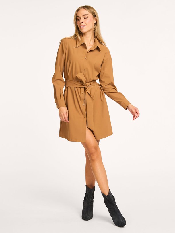 Ontdek de Milou heavy travel jersey doorknoopjurk van Studio Anneloes in de kleur camel bij Orangebag. Op werkdagen voor 21:45 besteld, morgen in huis.