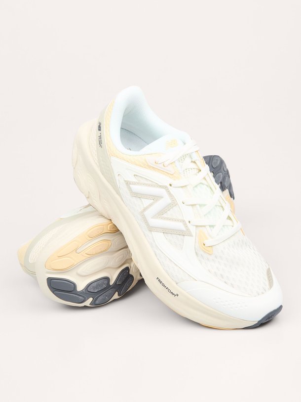 Ontdek de UTRNEA mesh sneakers van New Balance in de kleur off-white bij Orangebag. Op werkdagen voor 21:45 besteld, morgen in huis.