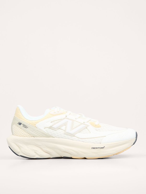 Ontdek de UTRNEA mesh sneakers van New Balance in de kleur off-white bij Orangebag. Op werkdagen voor 21:45 besteld, morgen in huis.