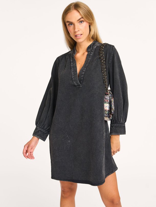 Ontdek de Jina denim jurk van By-Bar in de kleur zwart bij Orangebag. Op werkdagen voor 21:45 besteld, morgen in huis.