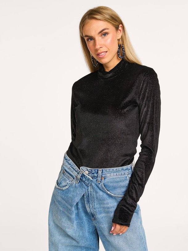 Ontdek de Indienne jersey verlourse top met lurex van Essentiel Antwerp in de kleur zwart bij Orangebag. Op werkdagen voor 21:45 besteld, morgen in huis.