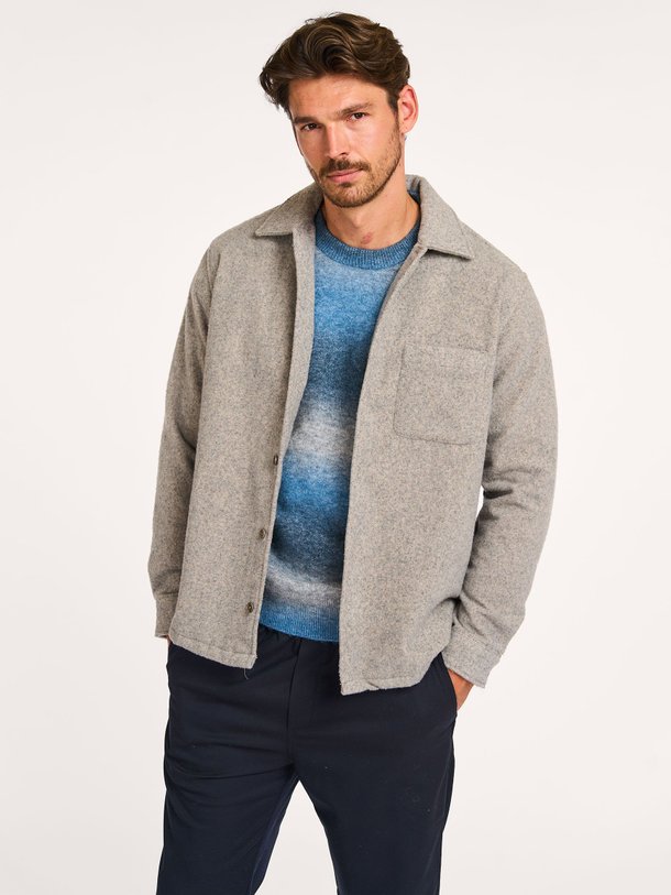 Ontdek de Sadamon wolmix gemêleerd overshirt van Samsoe Samsoe in de kleur grijs bij Orangebag. Op werkdagen voor 21:45 besteld, morgen in huis.