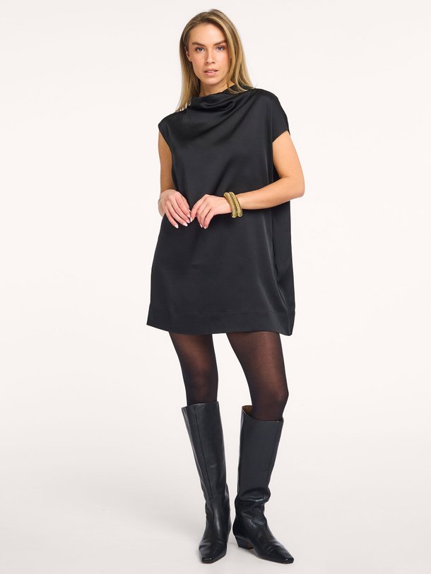 Ontdek de Miso zijden jurk van Sea Me Happy in de kleur zwart bij Orangebag. Op werkdagen voor 21:45 besteld, morgen in huis.