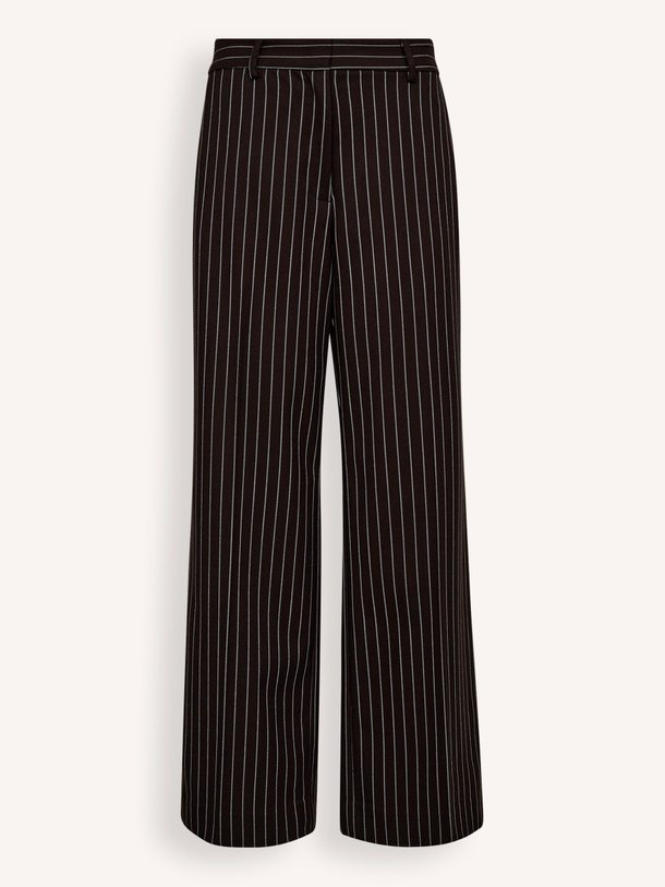 Ontdek de Sue viscosemix pantalon met krijtstreep van Haute L'Amitié in de kleur donkerbruin bij Orangebag. Op werkdagen voor 21:45 besteld, morgen in huis.