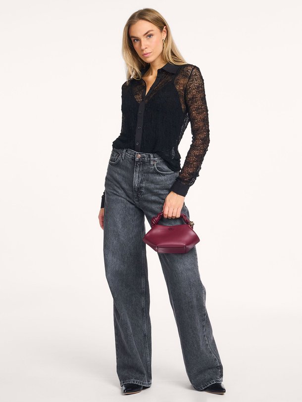 Ontdek de Rita geweven kanten blouse van My Essential Wardrobe in de kleur zwart bij Orangebag. Op werkdagen voor 21:45 besteld, morgen in huis.