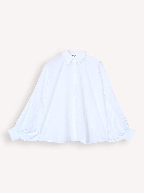 Ontdek de Antonia katoenen blouse van So Sue in de kleur wit bij Orangebag. Op werkdagen voor 21:45 besteld, morgen in huis.