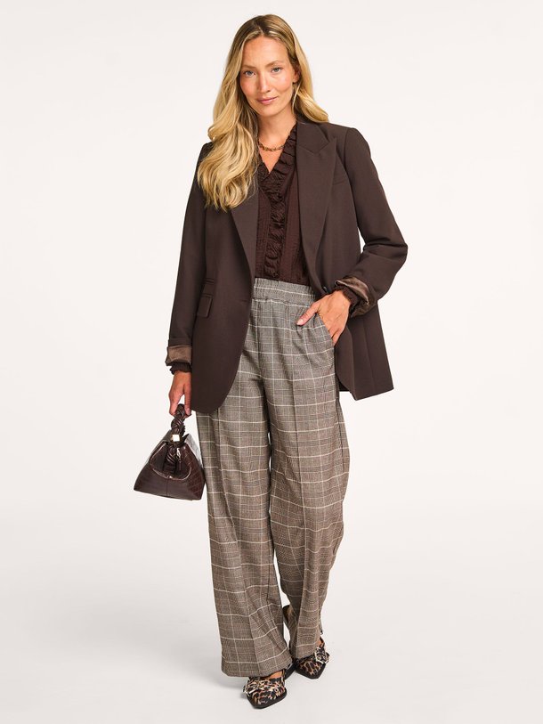 Ontdek de Claudine viscosemix geruite broek van Co'Couture in de kleur bruin bij Orangebag. Op werkdagen voor 21:45 besteld, morgen in huis.