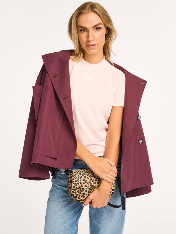 Ontdek de Katoenmix T-shirt van Sofie Schnoor in de kleur lichtroze bij Orangebag. Op werkdagen voor 21:45 besteld, morgen in huis.