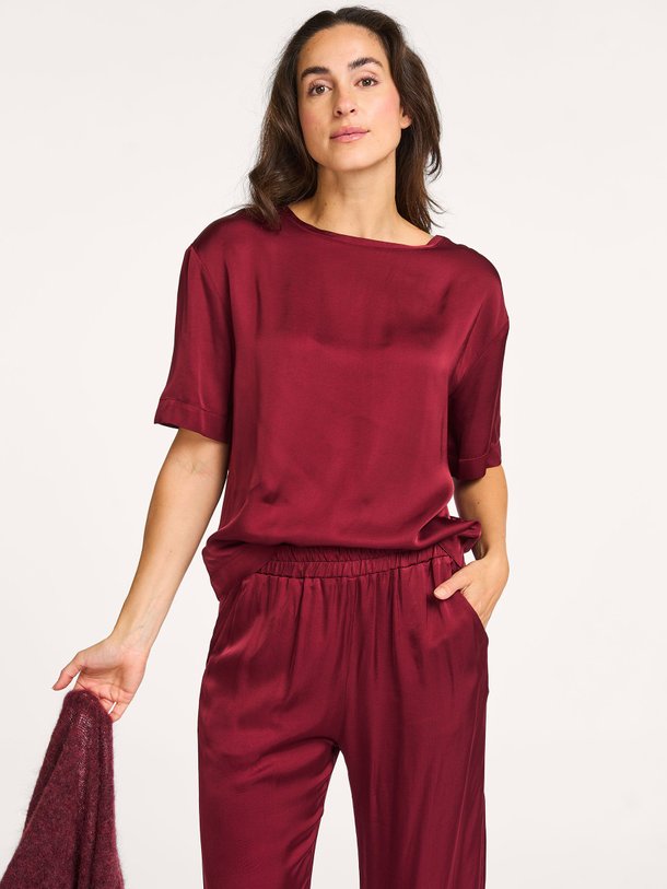 Ontdek de Viscose top van No Man's Land in de kleur bordeauxrood bij Orangebag. Op werkdagen voor 21:45 besteld, morgen in huis.