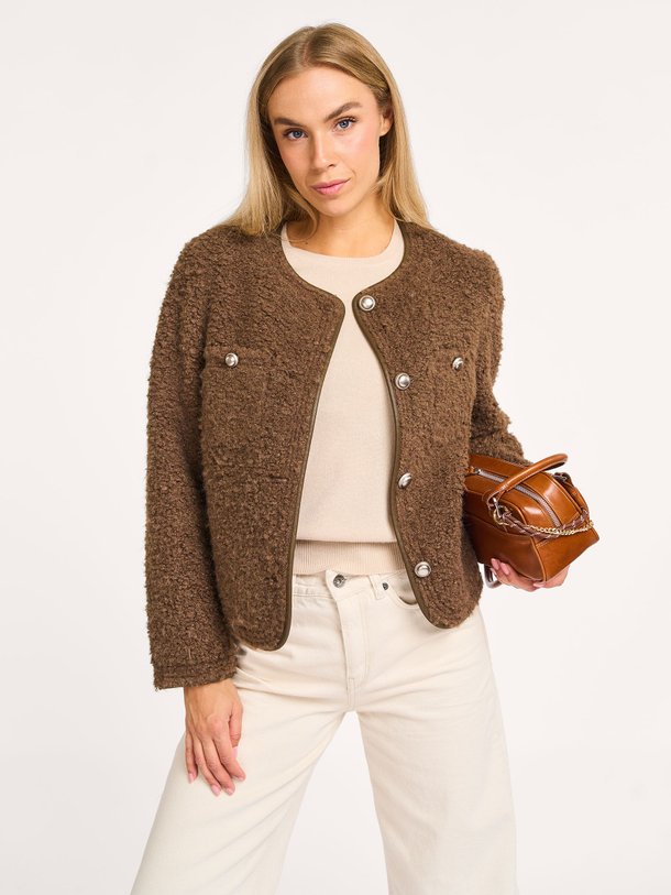 Ontdek de Geweven teddy jasje van Sofie Schnoor in de kleur bruin bij Orangebag. Op werkdagen voor 21:45 besteld, morgen in huis.