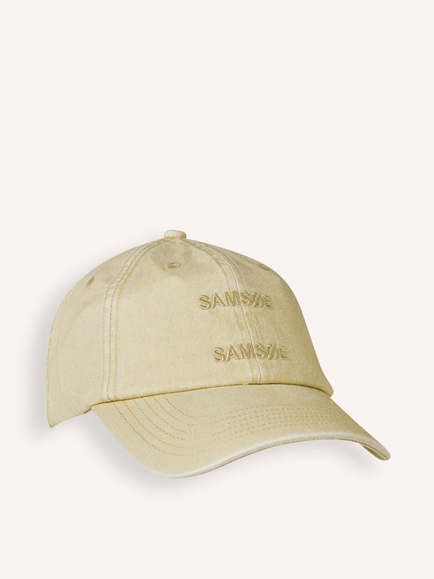 Ontdek de Organic cotton logo pet van Samsoe Samsoe in de kleur zand bij Orangebag. Op werkdagen voor 21:45 besteld, morgen in huis.