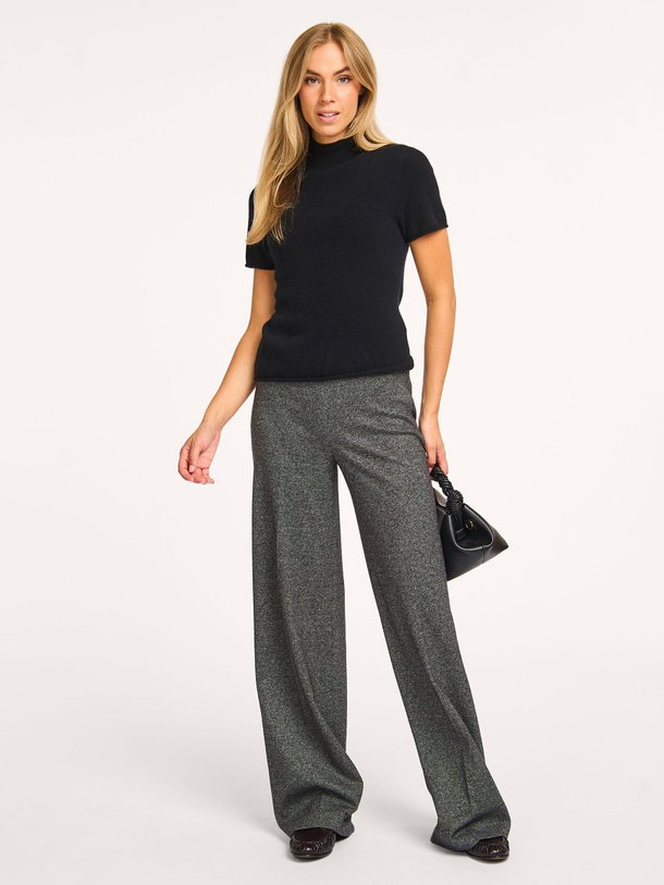 Ontdek de Before viscosemix gemêleerde broek van Drykorn in de kleur donkergrijs bij Orangebag. Op werkdagen voor 21:45 besteld, morgen in huis.