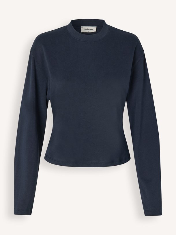 Ontdek de Tampamd organic cotton longsleeve van Modstrom in de kleur donkerblauw bij Orangebag. Op werkdagen voor 21:45 besteld, morgen in huis.