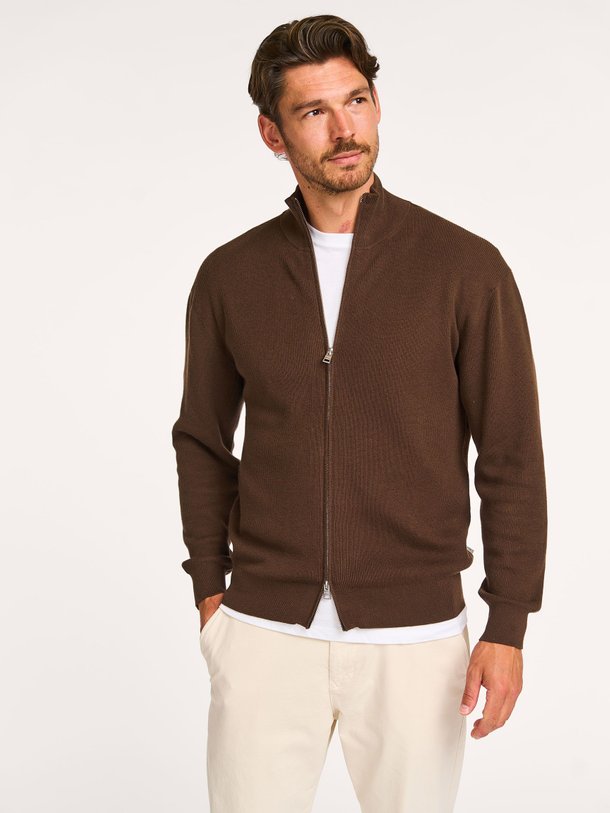 Ontdek de Katoenmix vest van Closed in de kleur donkerbruin bij Orangebag. Op werkdagen voor 21:45 besteld, morgen in huis.