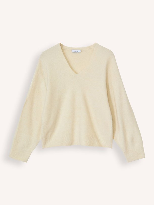 Ontdek de Lucia wolmix trui van Knit-ted in de kleur off-white bij Orangebag. Op werkdagen voor 21:45 besteld, morgen in huis.