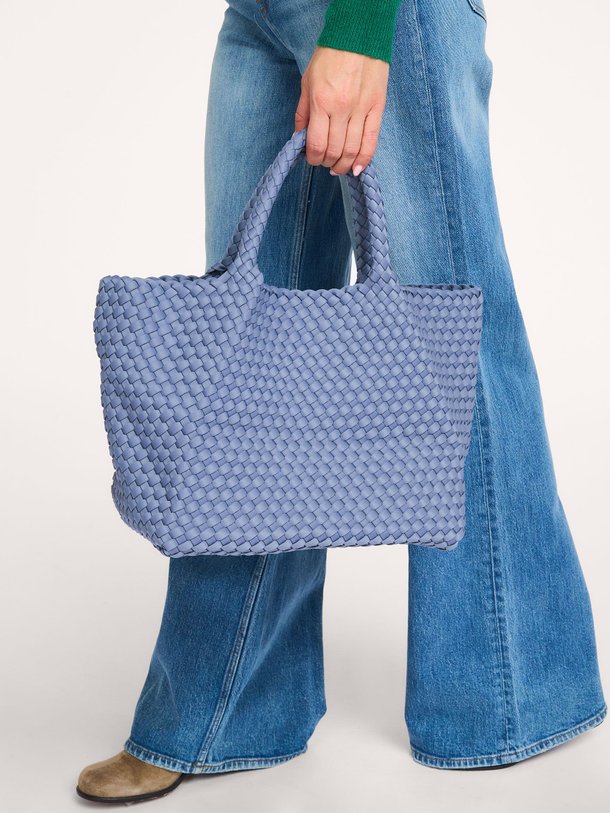 Ontdek de Gevlochten handtas medium van Marrea in de kleur blauwgrijs bij Orangebag. Op werkdagen voor 21:45 besteld, morgen in huis.