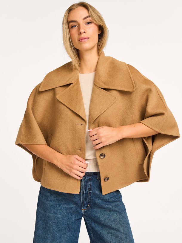 Ontdek de Lodé wolmix mantel van Alter Ego in de kleur lichtbruin bij Orangebag. Op werkdagen voor 21:45 besteld, morgen in huis.