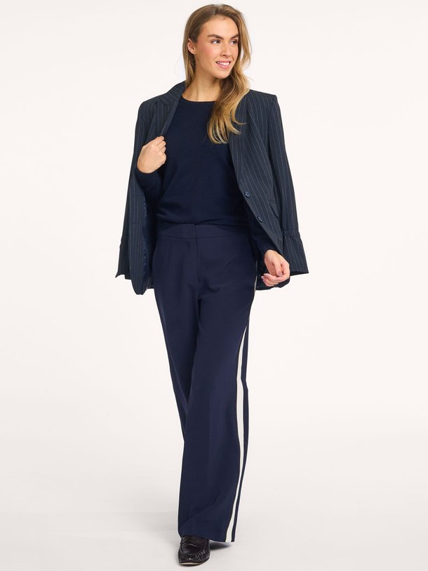 Ontdek de Hush geweven pantalon van Dante 6 in de kleur donkerblauw bij Orangebag. Op werkdagen voor 21:45 besteld, morgen in huis.