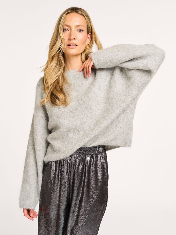 Ontdek de Amalia alpacamix gemêleerde trui van Knit-ted in de kleur lichtgrijs bij Orangebag. Op werkdagen voor 21:45 besteld, morgen in huis.