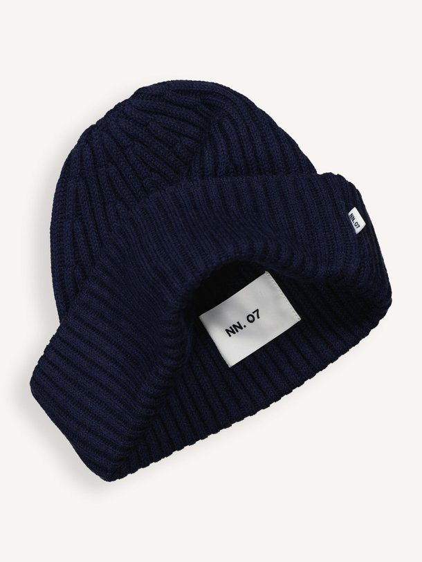 Ontdek de Merino wollen beanie van NN.07 in de kleur donkerblauw bij Orangebag. Op werkdagen voor 21:45 besteld, morgen in huis.