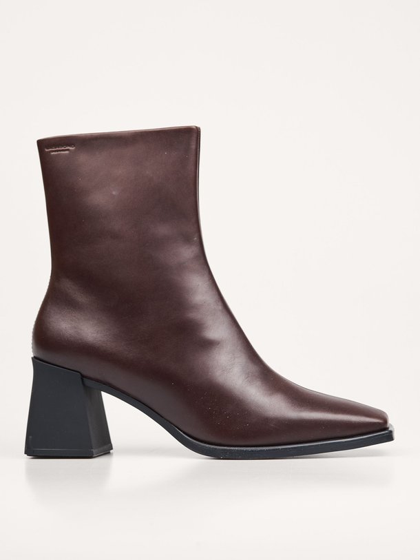 Ontdek de Hedda lederen lage laarzen van Vagabond Shoemakers in de kleur donkerbruin bij Orangebag. Op werkdagen voor 21:45 besteld, morgen in huis.