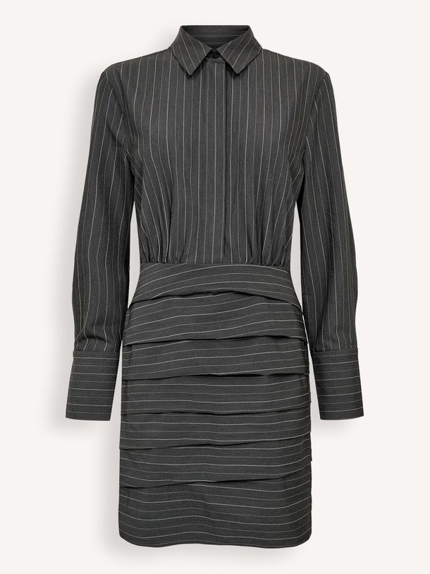 Ontdek de Viscosemix jurk met krijtstreep van Haute L'Amitié in de kleur donkergrijs bij Orangebag. Op werkdagen voor 21:45 besteld, morgen in huis.