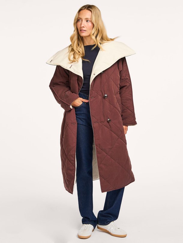 Ontdek de Annalise lyocellmix reversible gewatteerde jas van Varley in de kleur bruin bij Orangebag. Op werkdagen voor 21:45 besteld, morgen in huis.