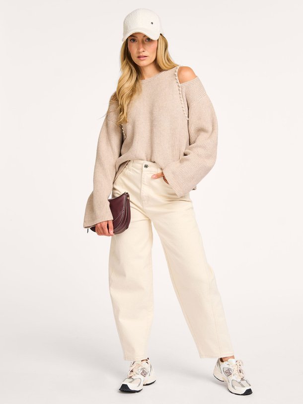 Ontdek de Row gebreide trui van Co'Couture in de kleur beige bij Orangebag. Op werkdagen voor 21:45 besteld, morgen in huis.