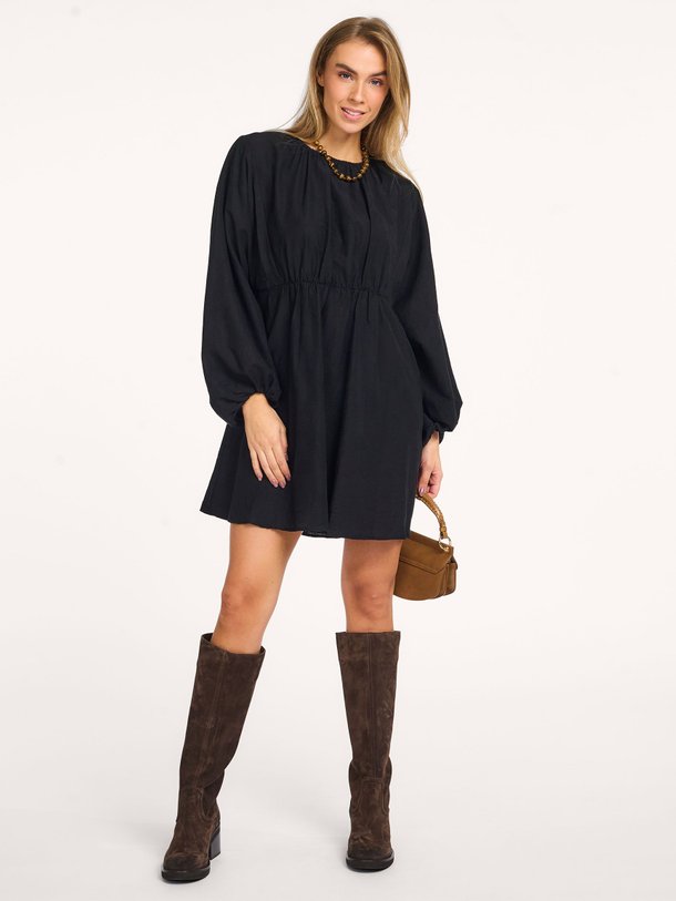 Ontdek de Lyocellmix jurk van Frnch in de kleur zwart bij Orangebag. Op werkdagen voor 21:45 besteld, morgen in huis.