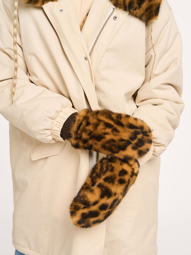 Ontdek de Madina lederen wanten met fake fur van Bellerose in de kleur donkerbruin bij Orangebag. Op werkdagen voor 21:45 besteld, morgen in huis.
