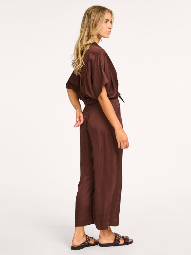 Ontdek de Alfassa viscose blouse van Sessun in de kleur bruin bij Orangebag. Op werkdagen voor 21:45 besteld, morgen in huis.