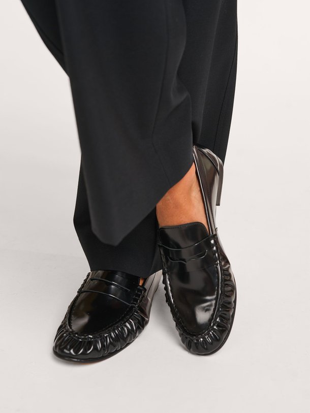 Ontdek de Penny lederen loafers van Posa in de kleur zwart bij Orangebag. Op werkdagen voor 21:45 besteld, morgen in huis.