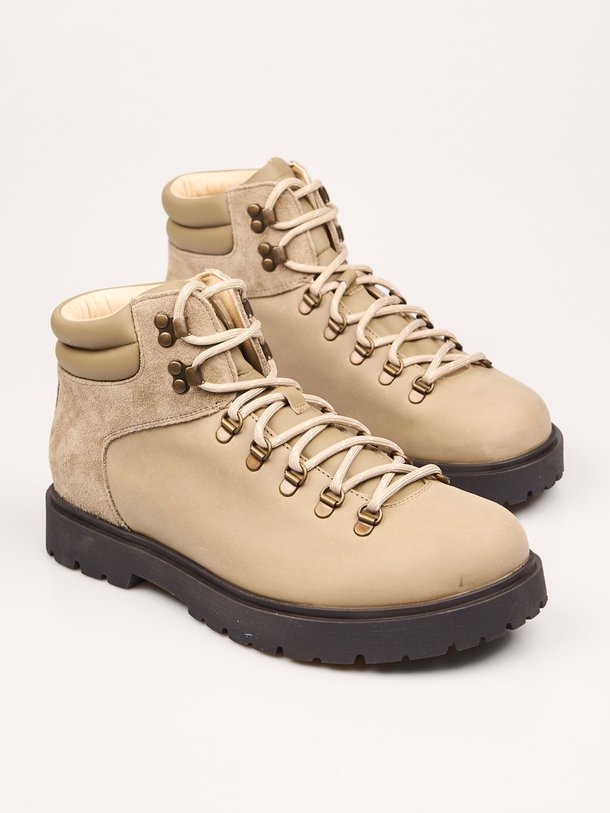 Ontdek de Jackson lederen veterschoenen van Birkenstock in de kleur taupe bij Orangebag. Op werkdagen voor 21:45 besteld, morgen in huis.