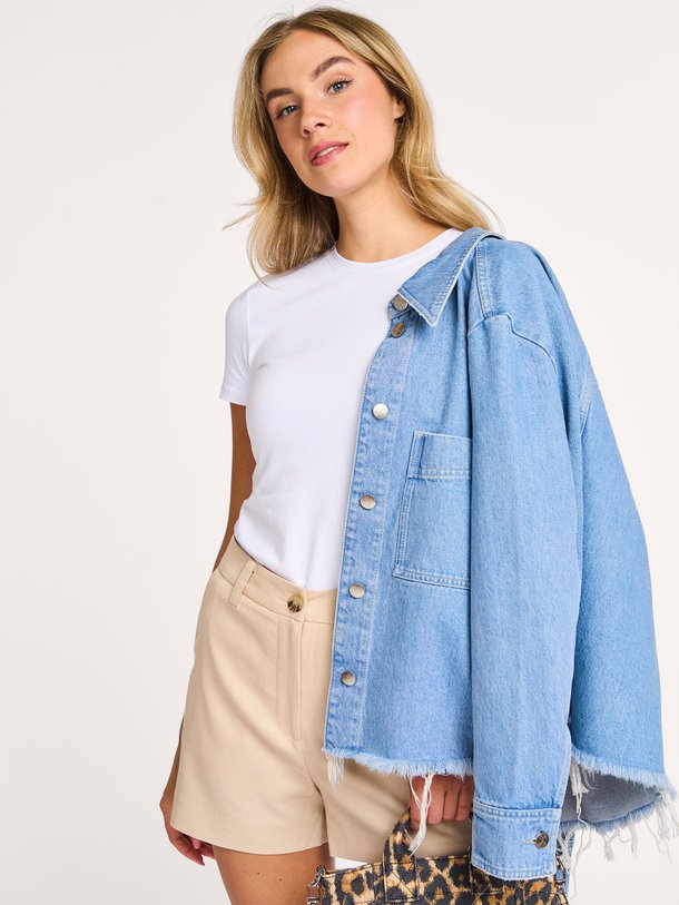 Ontdek de Dae organic cotton T-shirt van Modstrom in de kleur wit bij Orangebag. Op werkdagen voor 21:45 besteld, morgen in huis.