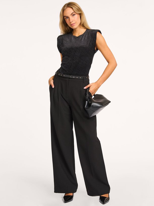 Ontdek de Jersey body met strass van Iben in de kleur zwart bij Orangebag. Op werkdagen voor 21:45 besteld, morgen in huis.