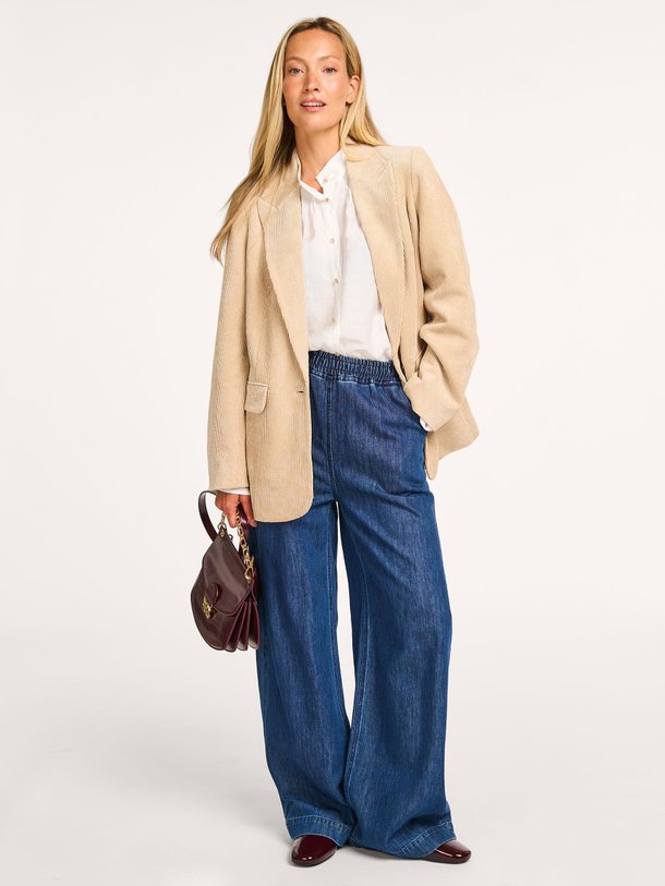 Ontdek de Daisy geweven ribcord blazer van Co'Couture in de kleur zand bij Orangebag. Op werkdagen voor 21:45 besteld, morgen in huis.